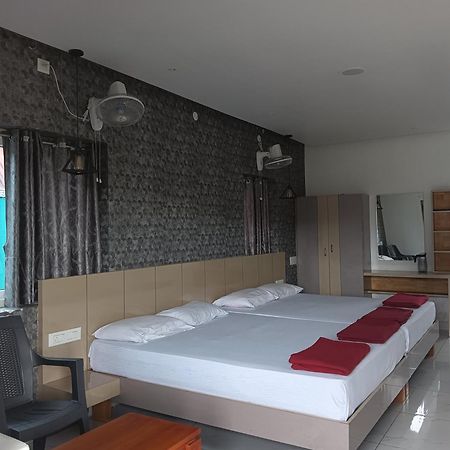 Hilltop Hotel Vālpārai Bagian luar foto